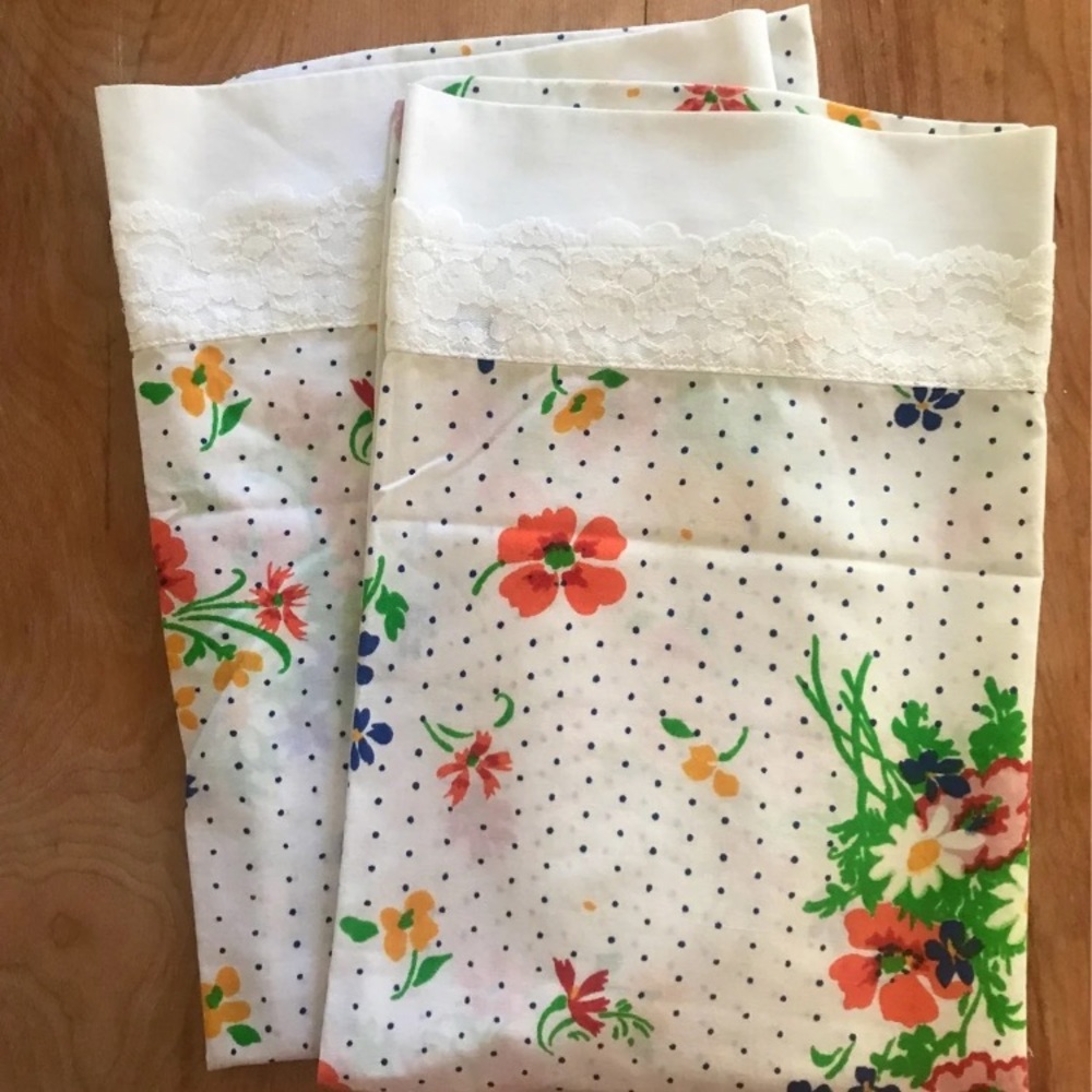 NEW! Vintage country pillowcase set